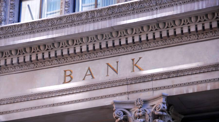 Financial Institutions & Banks